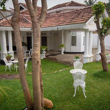 Villa Blanco Dehiwala-Mount Lavinia Exteriör bild