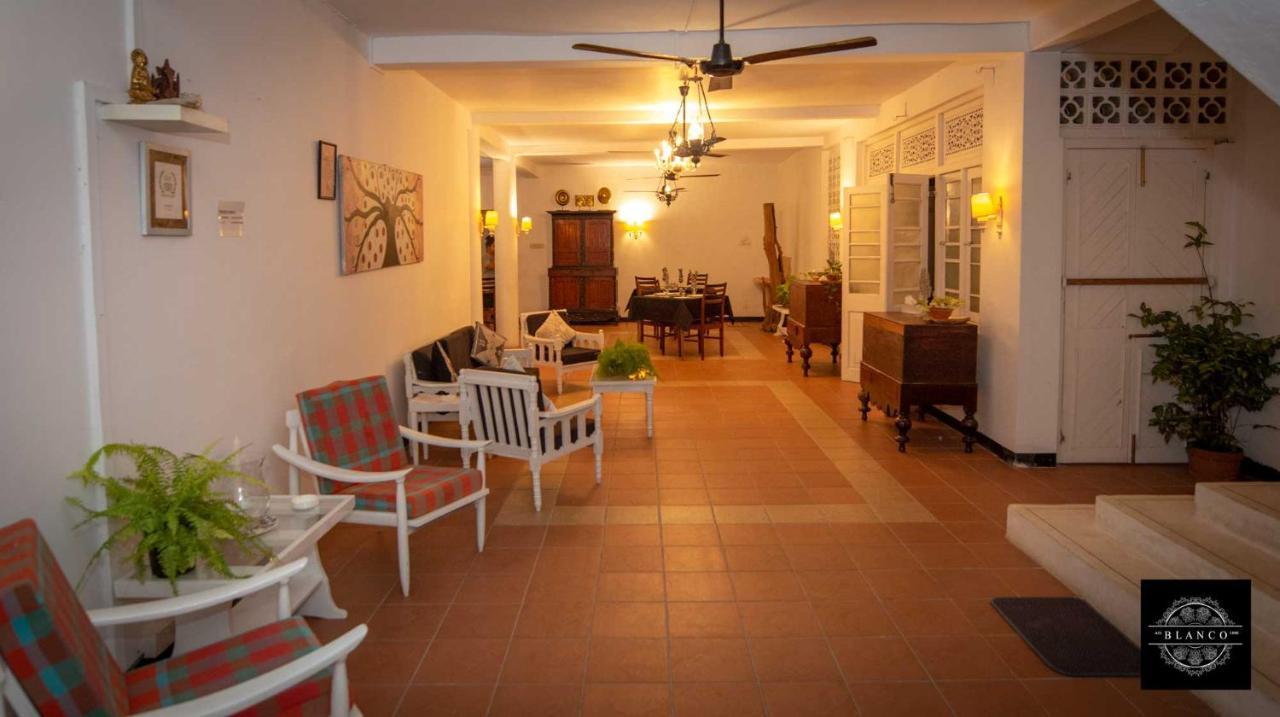 Villa Blanco Dehiwala-Mount Lavinia Exteriör bild