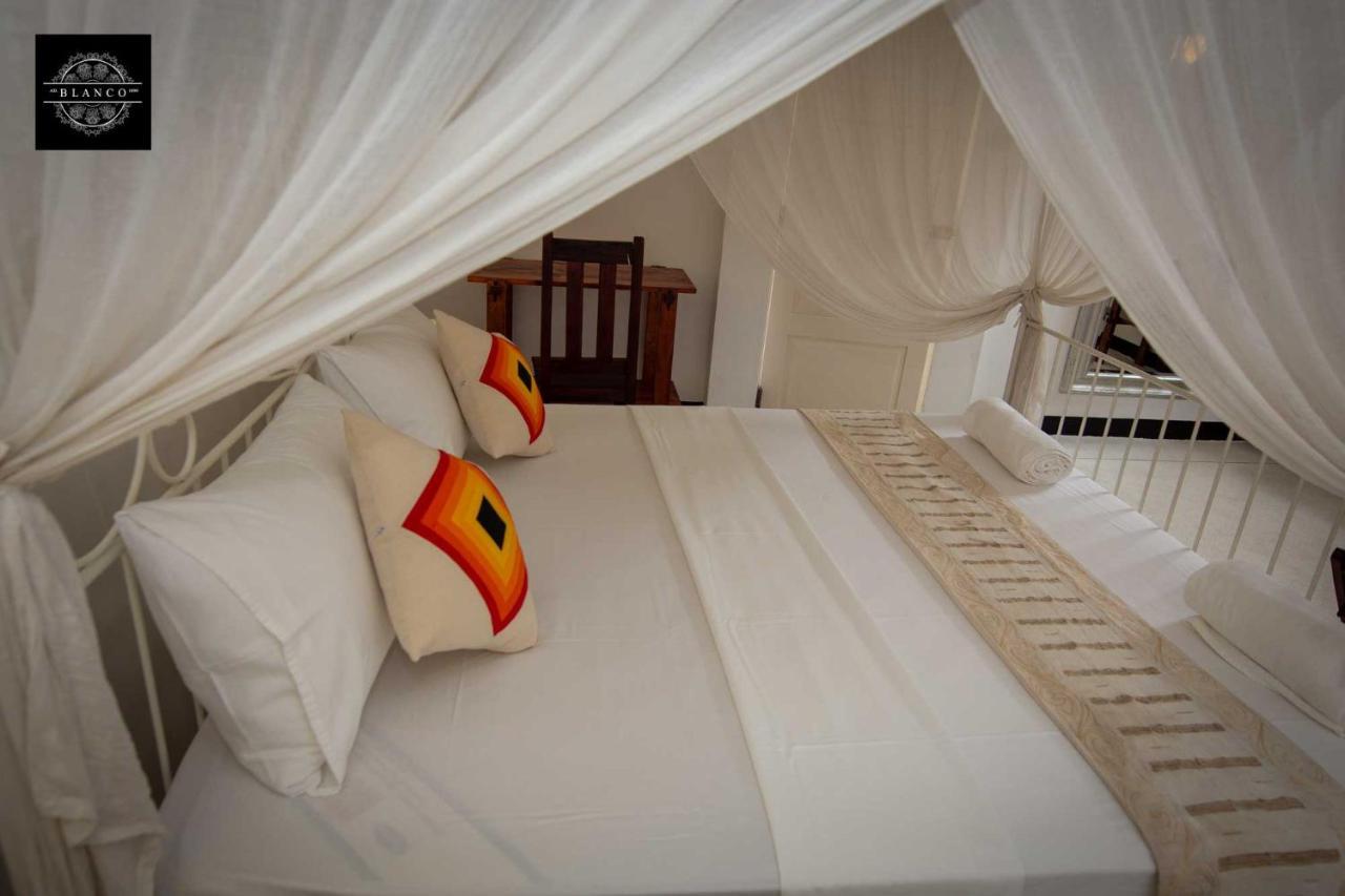 Villa Blanco Dehiwala-Mount Lavinia Exteriör bild