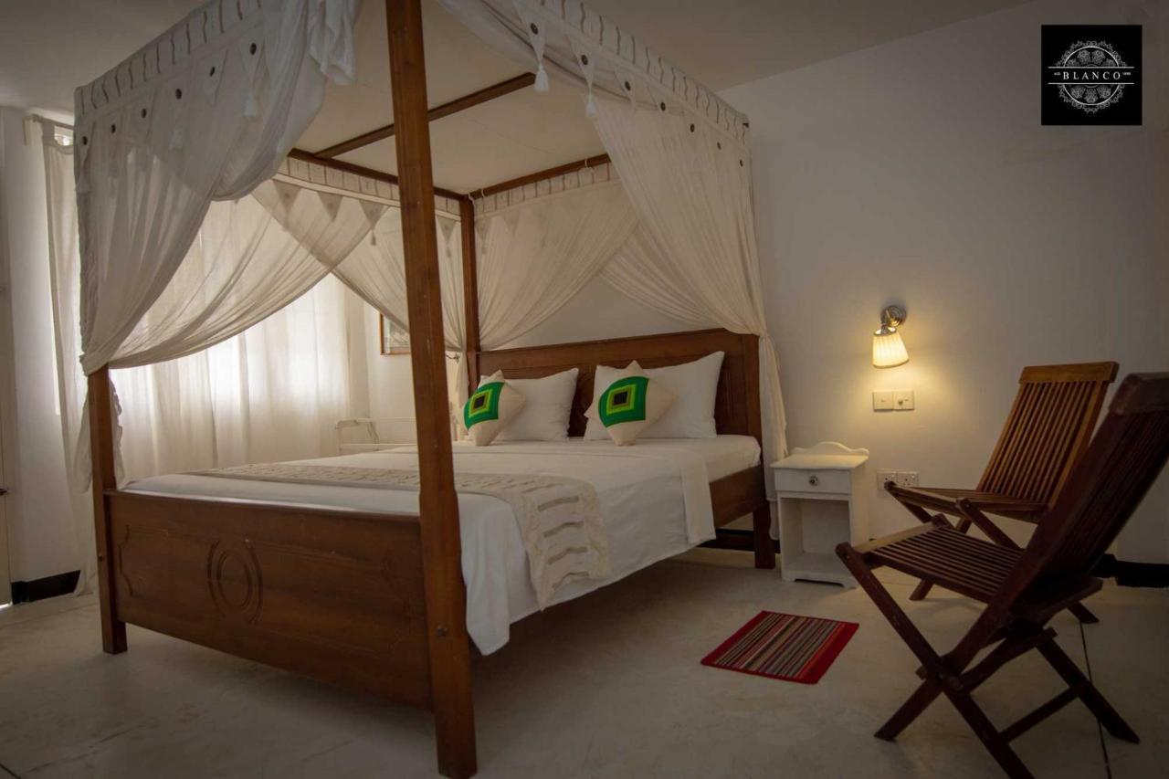 Villa Blanco Dehiwala-Mount Lavinia Exteriör bild