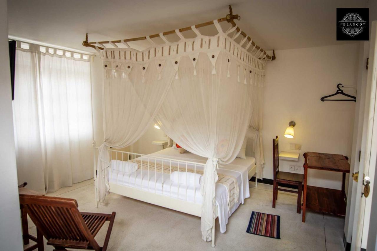 Villa Blanco Dehiwala-Mount Lavinia Exteriör bild